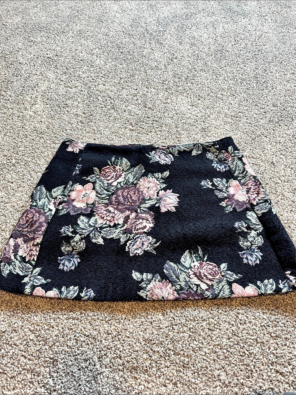 Urban Outfitters Floral Mini Skirt in Black & Pink Size Large Like New